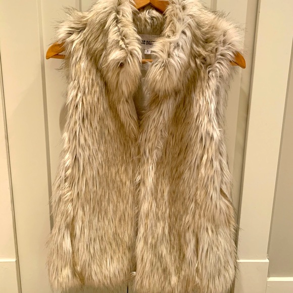 BB Dakota Fur Vest - Picture 1 of 3